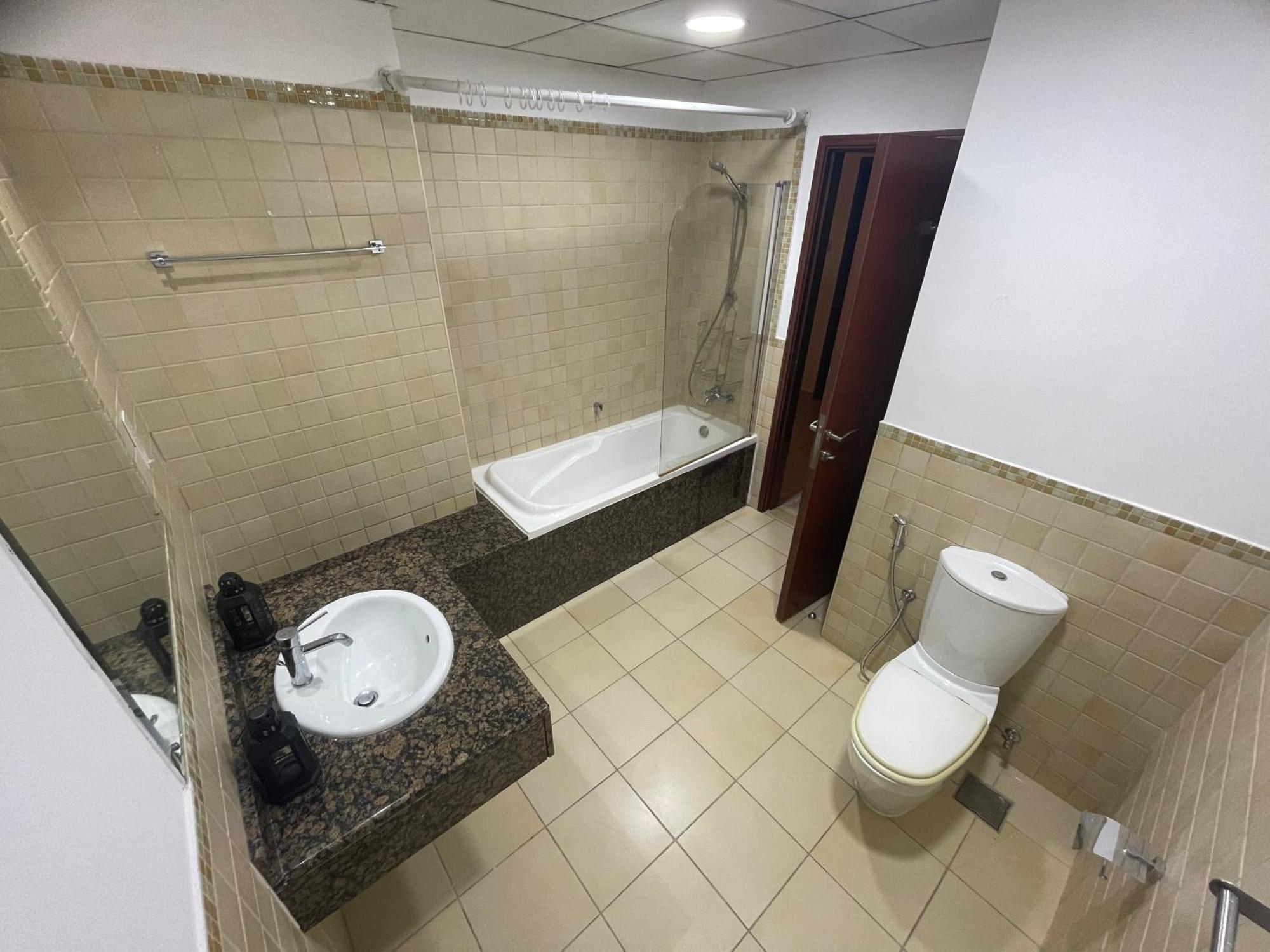 Seaview Beach Hostel Jbr - Walk To Beach - Gym - Pool - Metro Station 迪拜 外观 照片