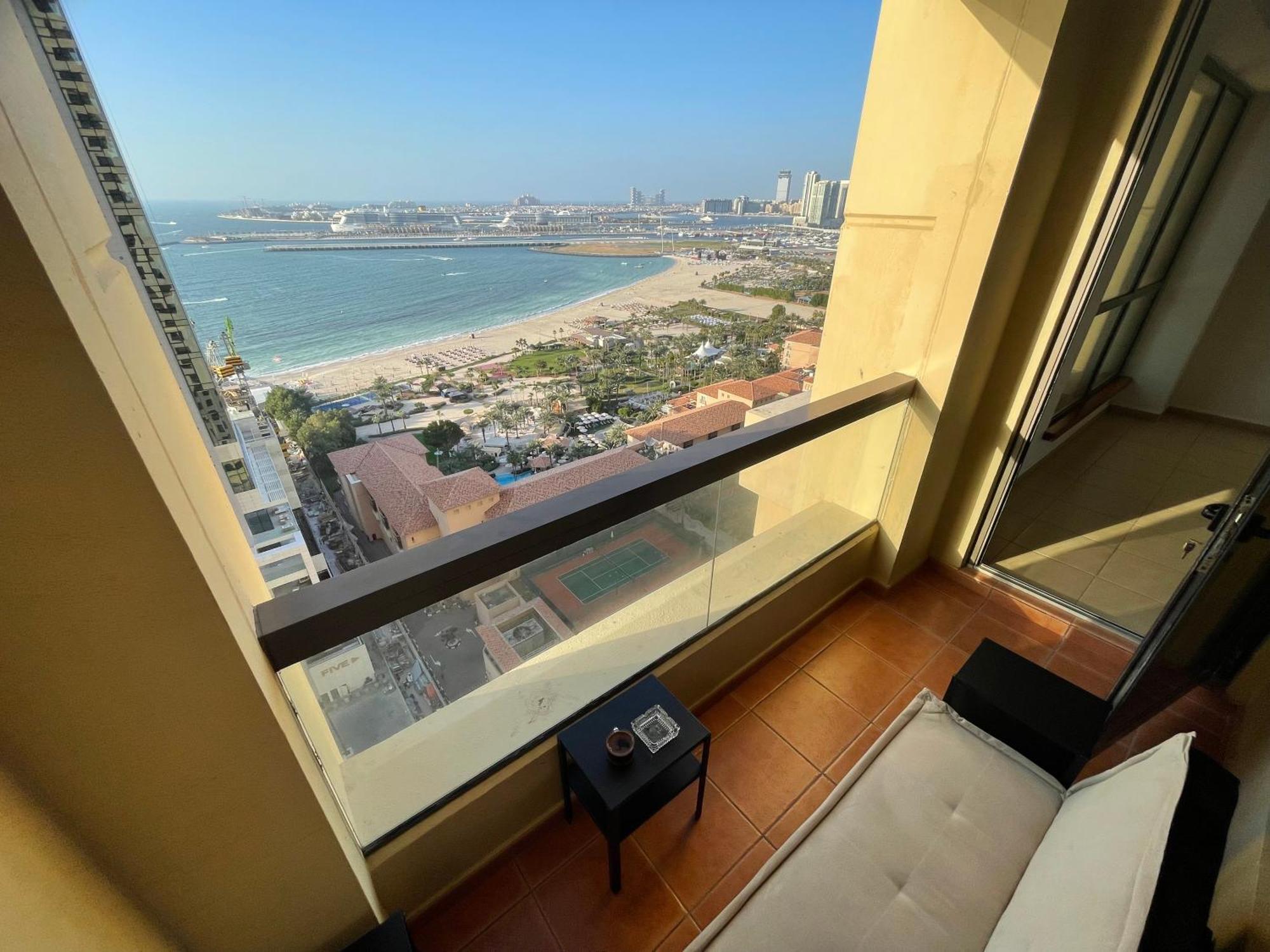 Seaview Beach Hostel Jbr - Walk To Beach - Gym - Pool - Metro Station 迪拜 外观 照片